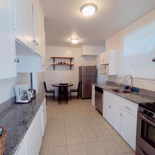 Sunny SF home - cozy, spacious, convenient w/parking, A+ location!! detail
