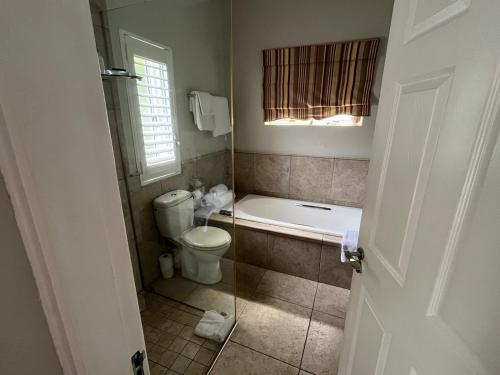 Twin/Double Room image 10