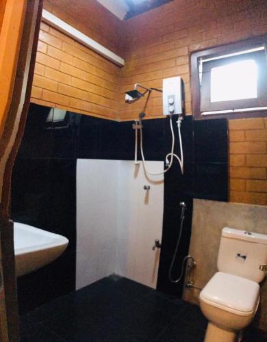 Double or Twin Room image 4