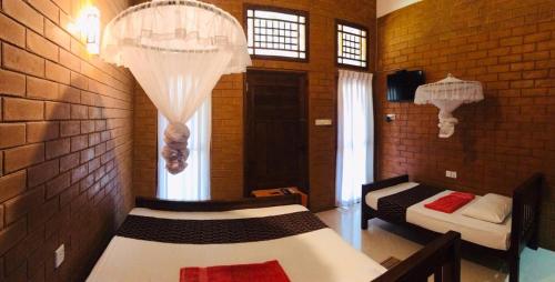 Double or Twin Room image 3