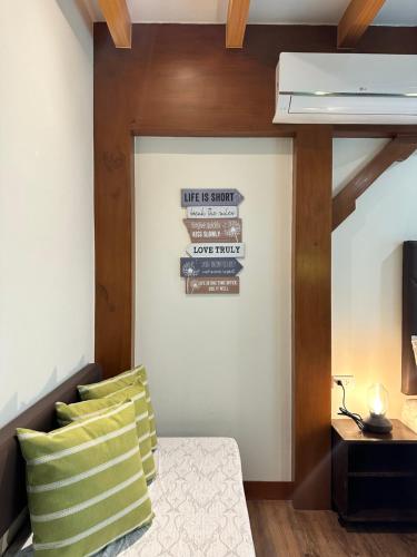 room detail thumbnail 1