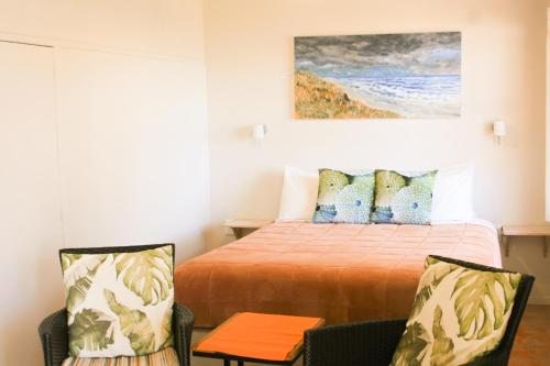 Driftwood Beachfront Accommodation, Cable Bay, Owhetu