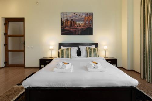 Double Room with Garden View image 5