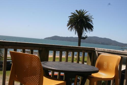 Driftwood Beachfront Accommodation, Cable Bay, Owhetu