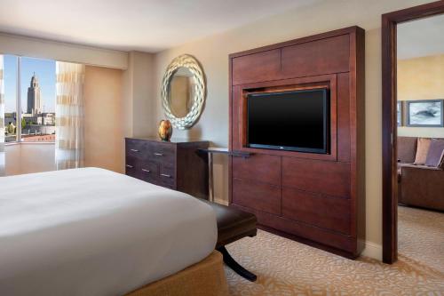 The Lincoln Marriott Cornhusker Hotel - image 2