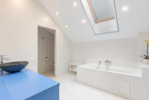 Double Room with Terrace image 4