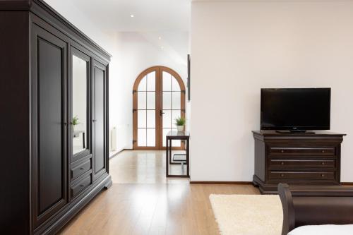 Double Room with Terrace image 7