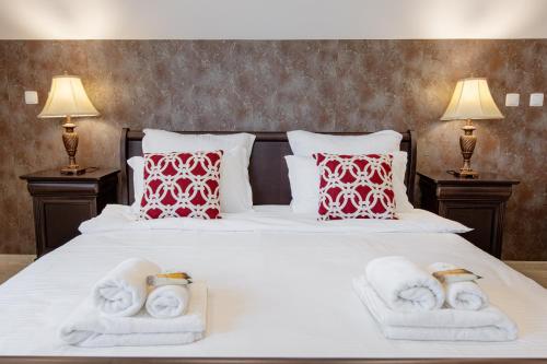 Double Room with Mountain View image 6