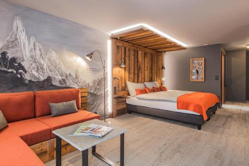 BaseCamp Hotel