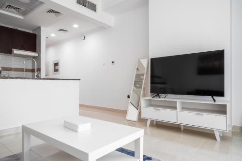 ALH Vacay - Court Tower - Studio Love Where You Live - image 7