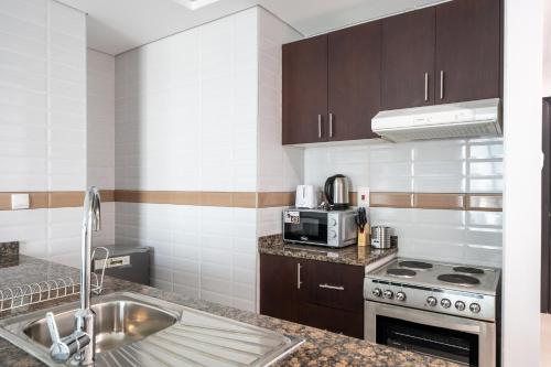 ALH Vacay - Court Tower - Studio Love Where You Live - image 9