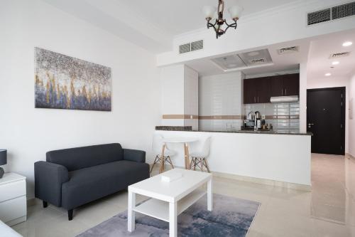 ALH Vacay - Court Tower - Studio Love Where You Live - image 10