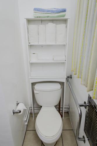 Large Double Room image 5