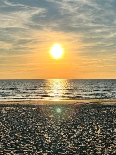 A környék, Girulių apartamentai prie jūros (Giruliu apartamentai prie juros) in Giruliai