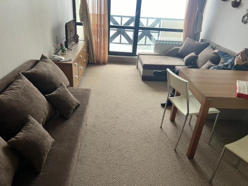 2 queen beds, 2 sofa beds