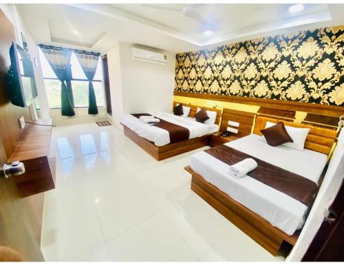 Hotel Paradise, Naroda