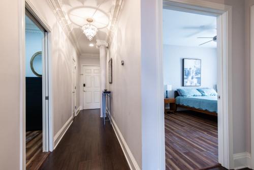 Luxe Louisville Condo~King BR~Near YUM Center in Louisville, USA