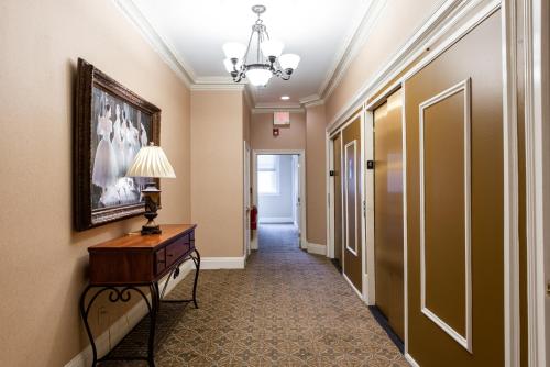 Luxe Louisville Condo~King BR~Near YUM Center in Louisville, USA