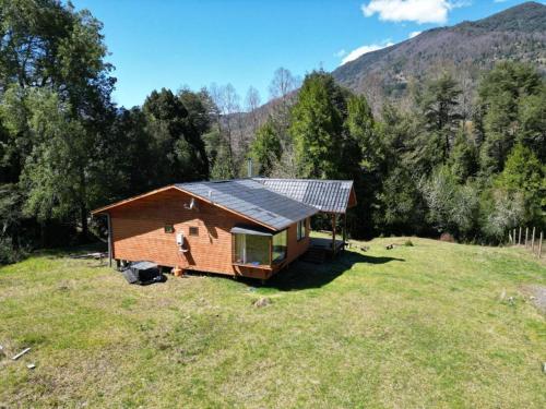 Cabaña a orilla del río Liucura