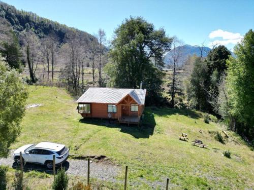 Cabaña a orilla del río Liucura