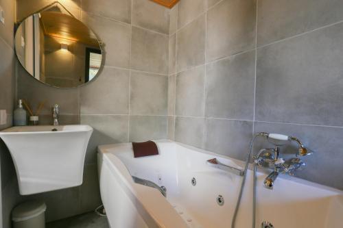 Les Suites Les Suites