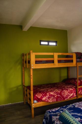 1 double bed, 2 twin beds