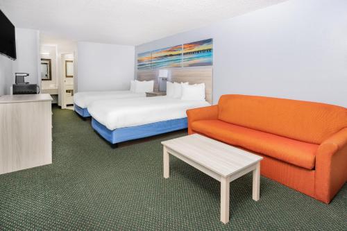 Days Inn & Suites by Wyndham Colonial