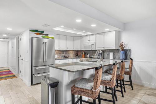 Escape to Beach Oasis! New Management! Updated Beachside Condo with Heated Pool!, Clearwater Beach (foto 8)