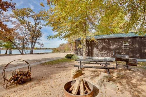 Reservoir and Dock Access Pet-Friendly Kerens Cabin Reservoir and Dock Access Pet-Friendly Kerens Cabin