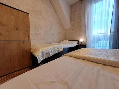 2 bedrooms, 4 beds