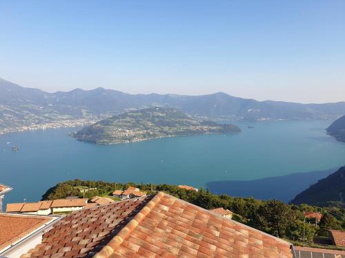 Viesnīcas āriene, EnjoyIseoLake - Soffio Di Rugiada - spacious terrace with Lake view in Fonteno