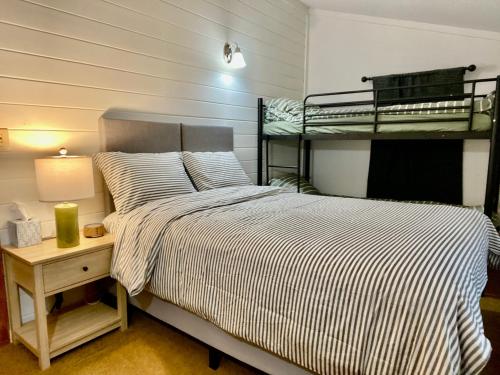 Lake Raponda Ski Cabin in Wilmington, USA