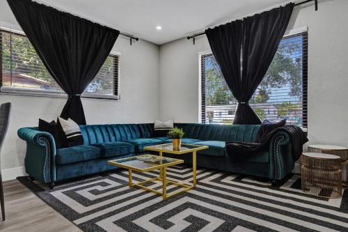Newly renovated/Near Sunny isles beach/fre-parking in North Miami Beach, USA