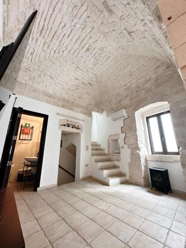 Вход, Angolo Vista Mare in Остуни