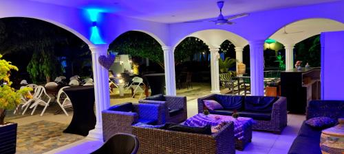 餐廳, Dulaa Deema Residence Brufut Heights in 畢吉婁