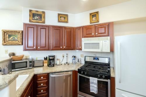 Breathtaking Ballard Views - image 3