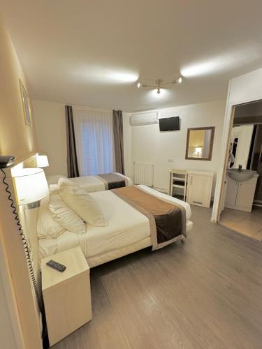 Luxor Bastille Hotel - image 3