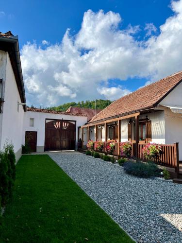 Casa Matteo - Rustic & cosy getaway in Zărnești, Zărneşti