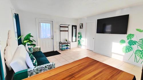 Fresh & Bright Private Suite in Lower Sackville