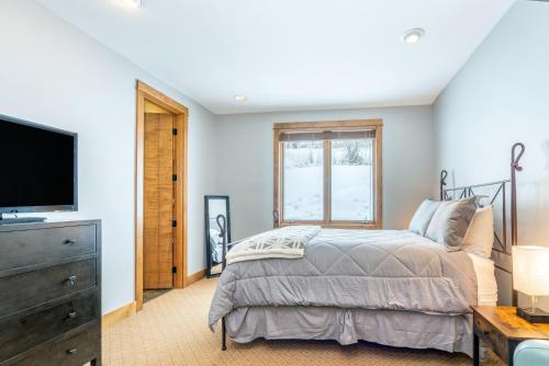 Apartment with Mountain View image 6