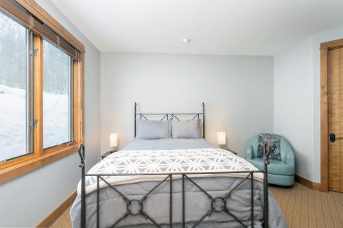 Apartment with Mountain View image 5