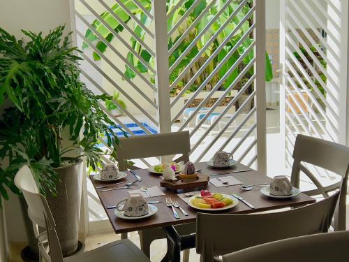Food and beverages, Charme 64 Hotel Boutique in Marbella
