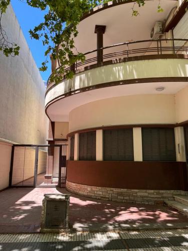 Casa Amplia y cómoda para 2 hasta 8 huéspedes en pleno centro de San Rafael
