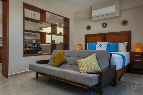 Deluxe Double Room with Balcony image 7