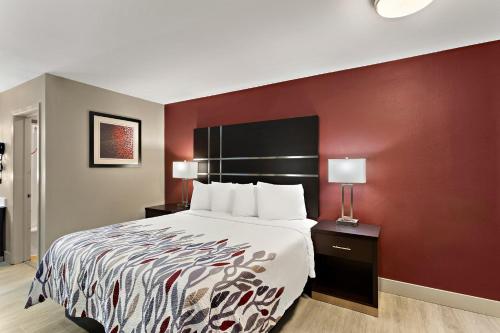 Red Roof Inn Redding - image 3