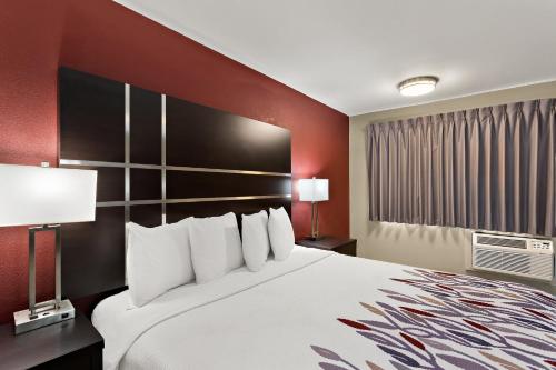 Red Roof Inn Redding - image 7