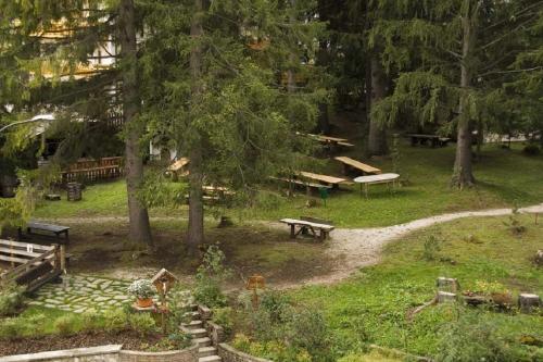 One-Bedroom Apartment with Garden View