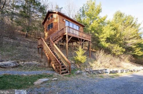 Cabin in Lost City WV with Hot Tub and Pet Friendly