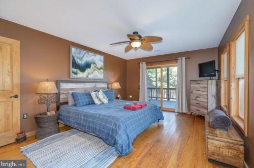 Cabin in Lost City WV with Hot Tub and Pet Friendly in Lost City, USA