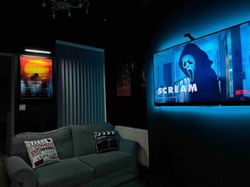 Now Screening…Large Movie Place 60 Inch TV (Sleep 11), Liverpool (photo 10)